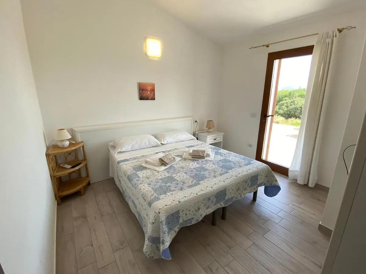 Bed and Breakfast Molti Mari B&B Resort Όλμπια